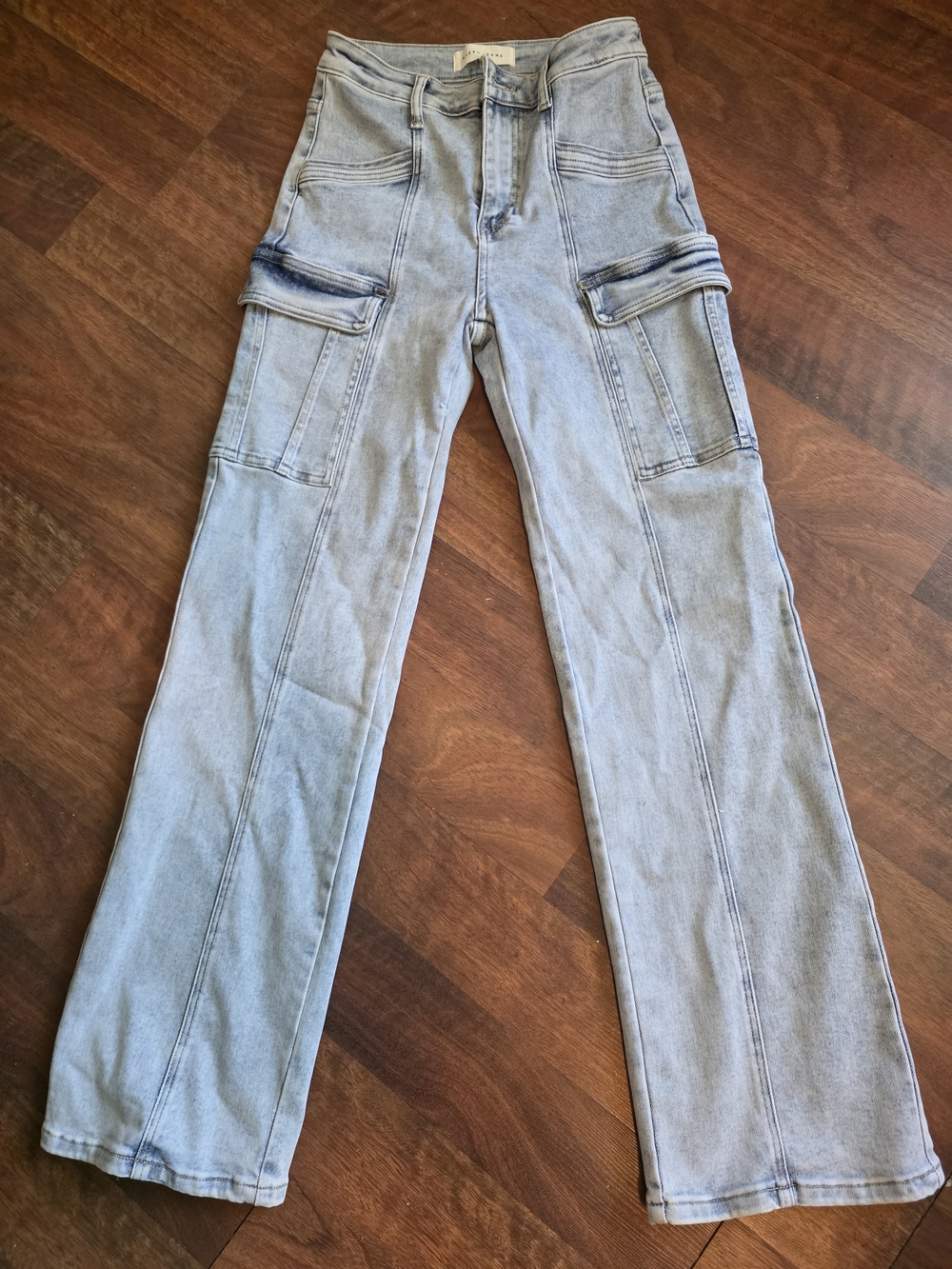 Light Wash Cargo Jeans for Women with Utility Pockets